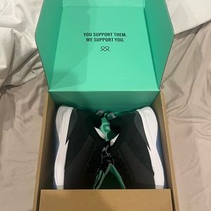 NIB Clove Women’s size 8.5 Black Shoes